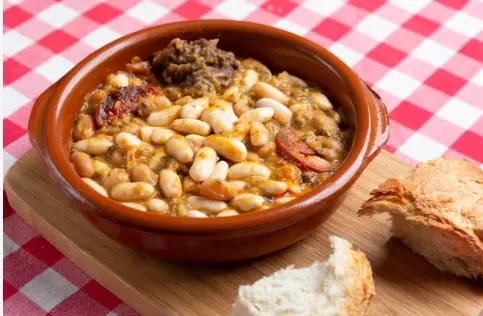 Un plato de cocido monta&ntilde;&eacute;s, un b&aacute;sico en Cantabria. / A.S.