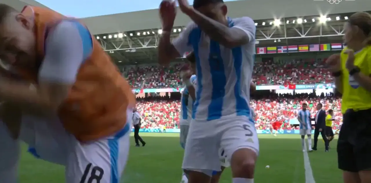 Disturbios en el partido que enfrent&oacute; a Argentina y Marruecos. / X
