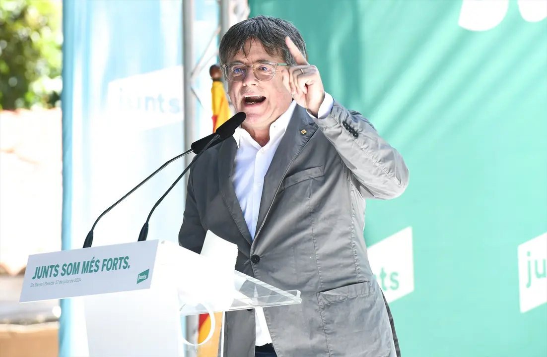 El expresidente de la Generalitat de Catalunya, Carles Puigdemont, interviene durante el acto de celebraci&oacute;n del cuarto aniversario de la fundaci&oacute;n de Junts. Gl&ograve;ria S&aacute;nchez