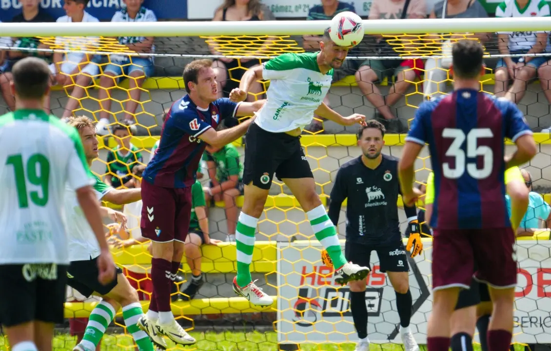 El Racing no pasa del empate ante el Eibar. / RRC