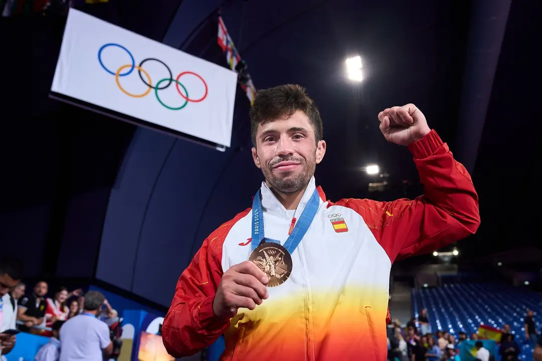 Fran Garrig&oacute;s con la medalla de bronce. / COE