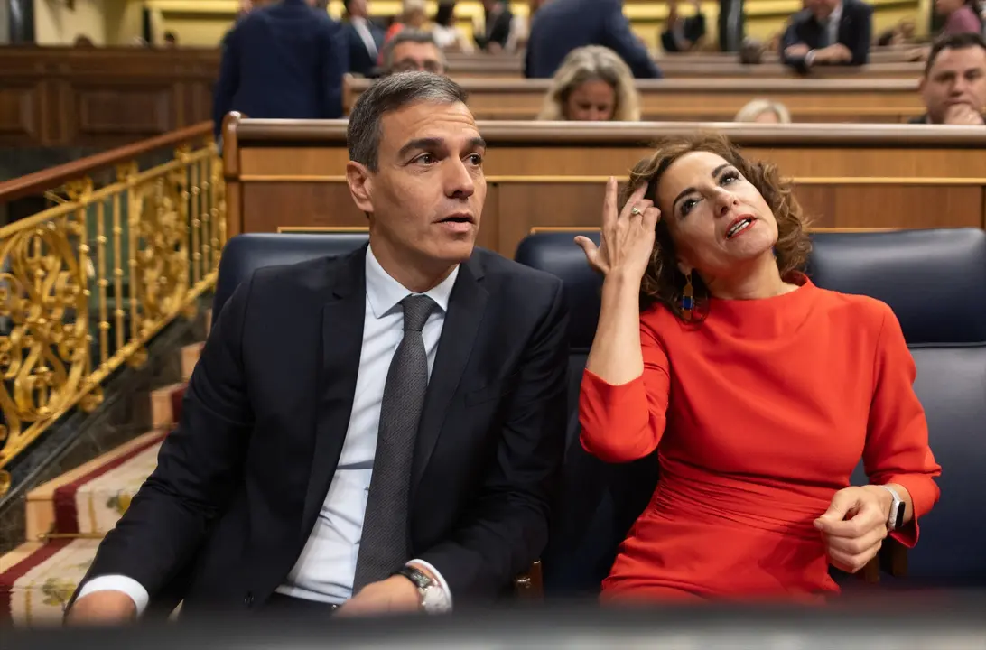 El presidente del Gobierno, Pedro S&aacute;nchez y la vicepresidenta primera y ministra de Hacienda, Mar&iacute;a Jes&uacute;s Montero. Eduardo Parra
