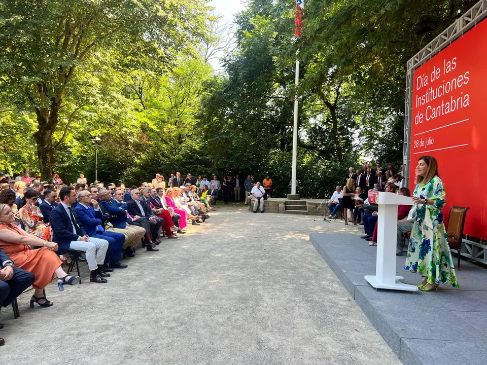 Buruaga durante su discurso en Puente San Miguel por el D&iacute;a de las Instituciones. / A.E.
