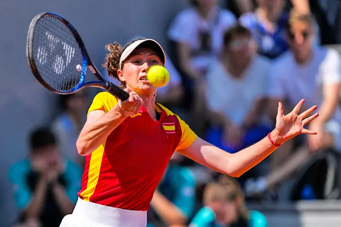 Cristina Bucsa en acci&oacute;n contra Leylah Fernandez de Canad&aacute;. / AFP7