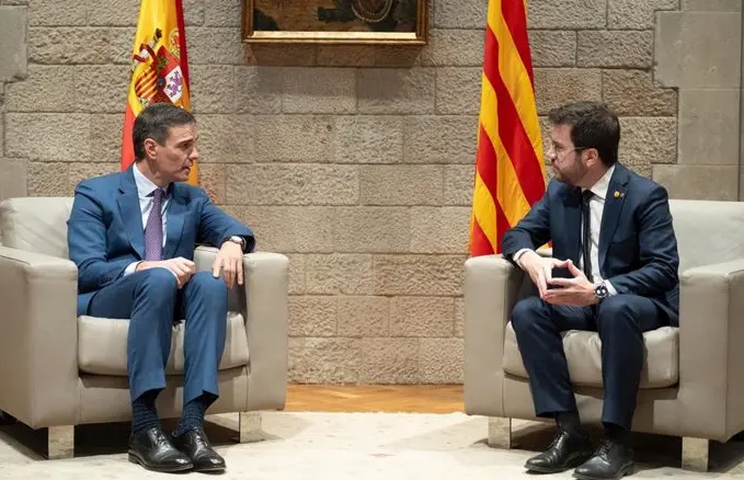 El presidente del Gobierno, Pedro S&aacute;nchez, y el de la Generalitat en funciones, Pere Aragon&egrave;s. / - David Zorrakino - Europa Press - Archivo