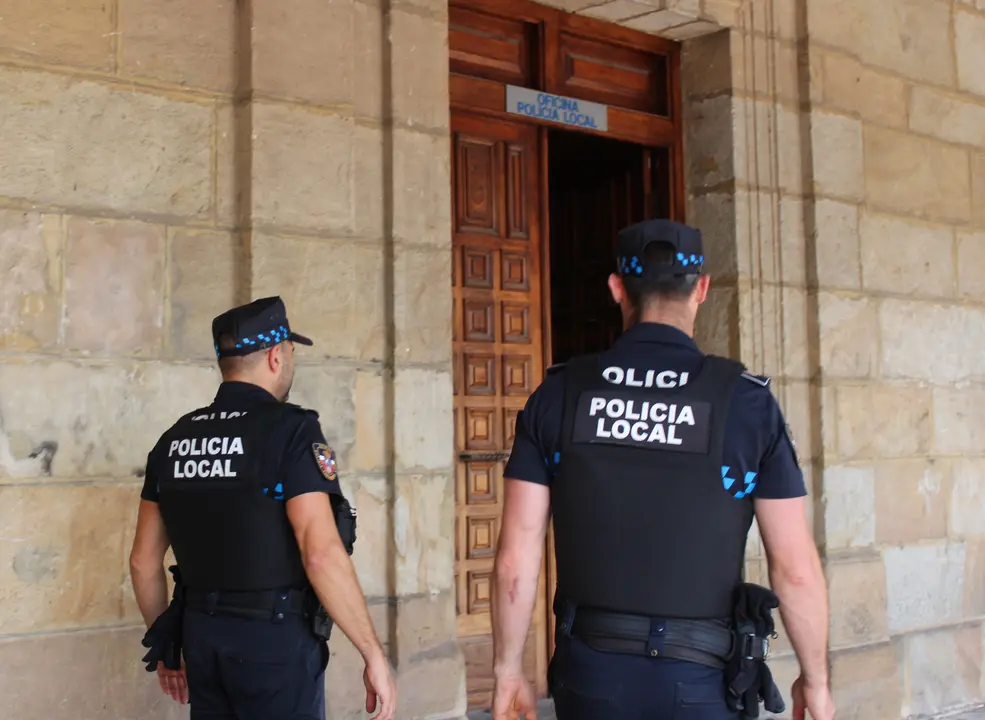 Polic&iacute;a Local de Reinosa. / A.E
