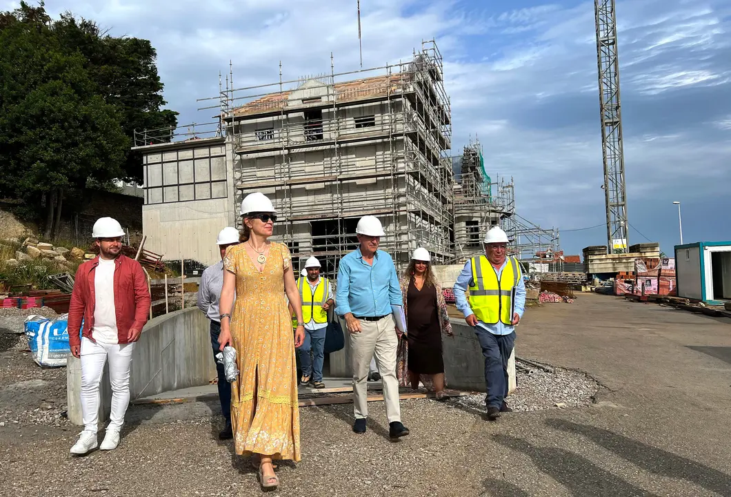 La consejera de Cultura, Turismo y Deporte, Eva Guillermina Fern&aacute;ndez, visita la rehabilitaci&oacute;n del palacio Jaime del Amo. / A.E