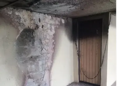 Actos vand&aacute;licos en residencias del Puntal de Laredo. / A.E