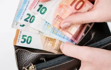 Los contribuyentes espa&ntilde;oles dedicaron hasta ahora 212 d&iacute;as de su salario para cubrir impuestos. / A.E