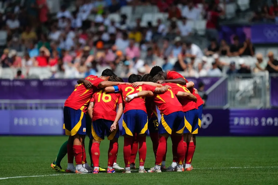 Los jugadores de la selecci&oacute;n espa&ntilde;ola ol&iacute;mpica durante el partido de los Juegos Ol&iacute;mpicos ante Egipto. / RFEF