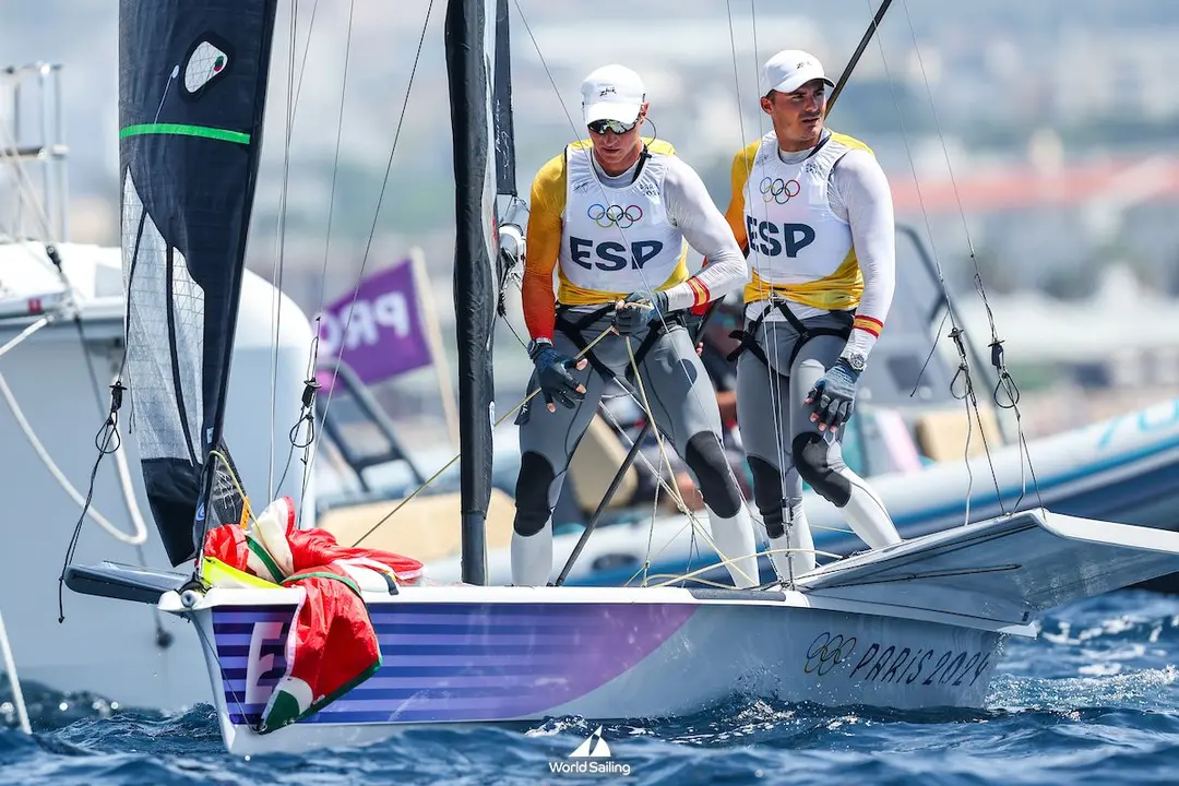 Bot&iacute;n y Trittle durante el segundo intento cancelado por falta de viento. / RFEV