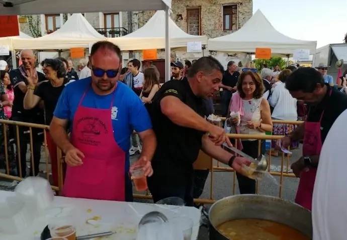 Concurso de marmite de las fiestas de San Roque de Argo&ntilde;os. / A.E.