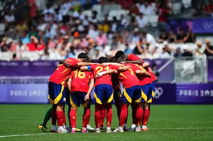 Los jugadores de la selecci&oacute;n espa&ntilde;ola ol&iacute;mpica durante el partido de los Juegos Ol&iacute;mpicos ante Egipto. / RFEF