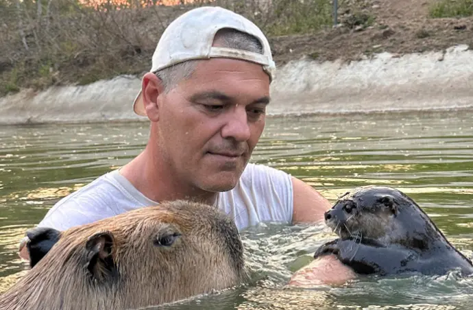 El herpet&oacute;logo, Frank Cuesta en su santuario de animales en Tailandia. / Instagram @cuestafrank