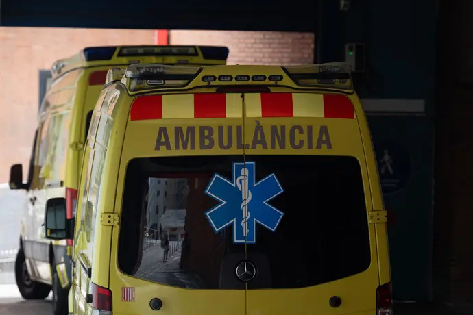 Un turismo colision&oacute; contra una motocicleta, dejando un fallecido y cuatro heridos. / EP