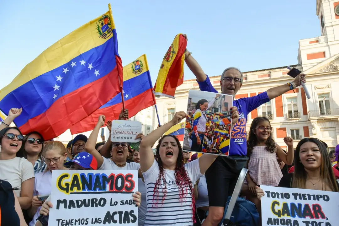 Cientos de venezolanos se manifestaron este s&aacute;bado en la Puerta del Sol en Madrid. Richard Zubelzu