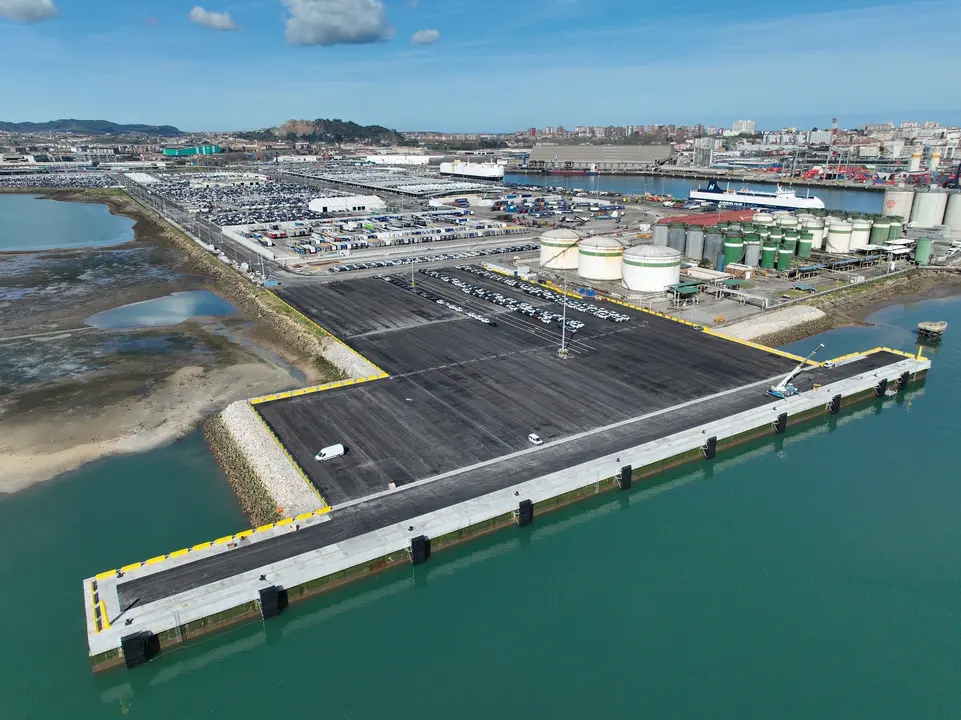 Vista a&eacute;rea del Puerto de Santander. / Alerta