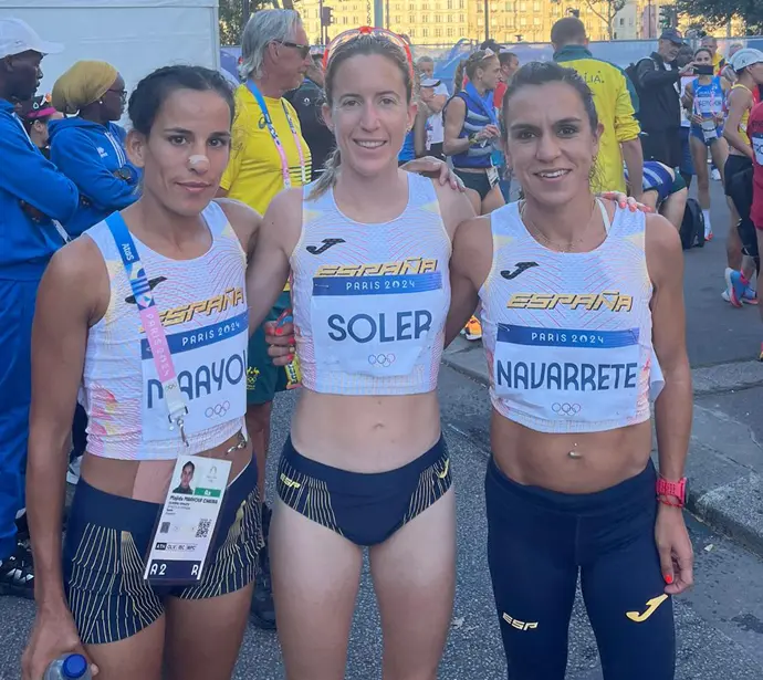Las atletas espa&ntilde;olas, Majida Mayoouf, Meritxell Soler, y Esther Navarrete. / COE