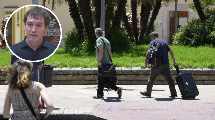 David S&aacute;nchez, hermano de Pedro S&aacute;nchez y los polic&iacute;as que entraron a la diputaci&oacute;n de Badajoz.