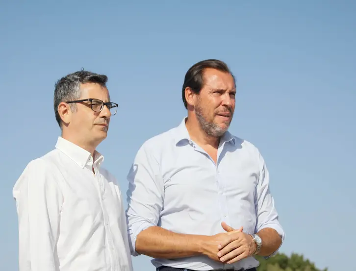 El ministro de la Presidencia, Justicia y Relaciones con las Cortes, Felix Bola&ntilde;os, y el ministro de Transportes y Movilidad Sostenible, &Oacute;scar Puente. / EP