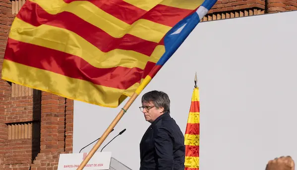 El expresidente de la Generalitat de Catalunya Carles Puigdemont interviene en un acto de bienvenida organizado por entidades independentistas en el paseo Llu&iacute;s Companys, a 8 de agosto de 2024, en Barcelona, Catalunya (Espa&ntilde;a). Dicha concentraci&oacute;n ha sido convocada por entidades independentistas, con la asistencia de Junts, ERC, CUP, ANC, &Ograve;mnium Cultural, CDR y Associaci&oacute; de Municipis per la Independ&egrave;ncia (AMI). Puigdemont tiene previsto asistir a este acto de bienvenida para despu&eacute;s participar en el pleno de investidura del l&iacute;der del PSC, casi 7 a&ntilde;os despu&eacute;s de instalarse en B&eacute;lgica por las consecuencias judiciales del 'proc&eacute;s', y con una orden de detenci&oacute;n.
Fecha: 08/08/2024. leer menos

Firma: David Zorrakino / Europa Press