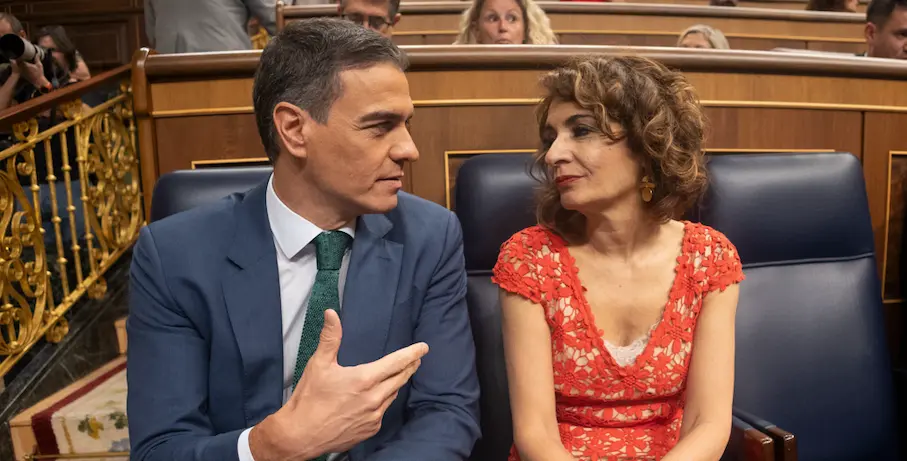 El presidente del Gobierno, Pedro S&aacute;nchez, y la vicepresidenta primera y ministra de Hacienda, Mar&iacute;a Jes&uacute;s Montero. Eduardo Parra / Europa Press