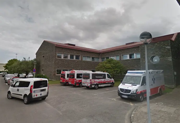 Ambulancias en el Hospital de Jarrio. / A.E