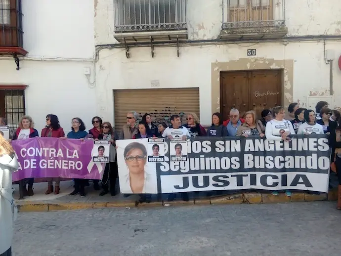 Concentraci&oacute;n por &Aacute;ngeles Zurera en Aguilar de la Frontera. /  EP