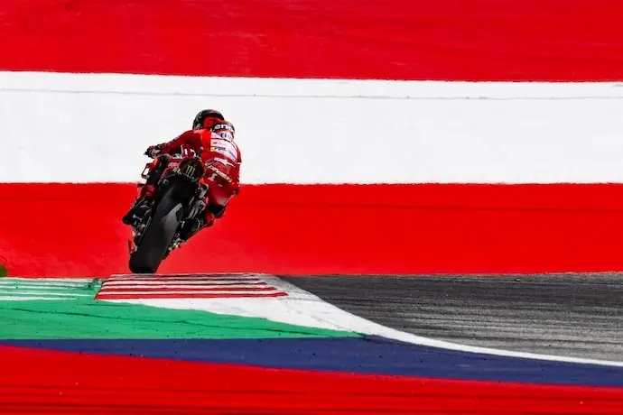 BAGNAIA Francesco (ita), Ducati Lenovo Team, Ducati Desmosedici GP24, acci&oacute;n durante el 2024 MotoGP Motorrad Grand Prix von Osterreich, 2024 MotoGP Austrian Grand Prix, en el Red Bull Ring, del 16 al 18 de agosto de 2024 en Austria, Spielberg - Photo Studio Milagro / DPPI
