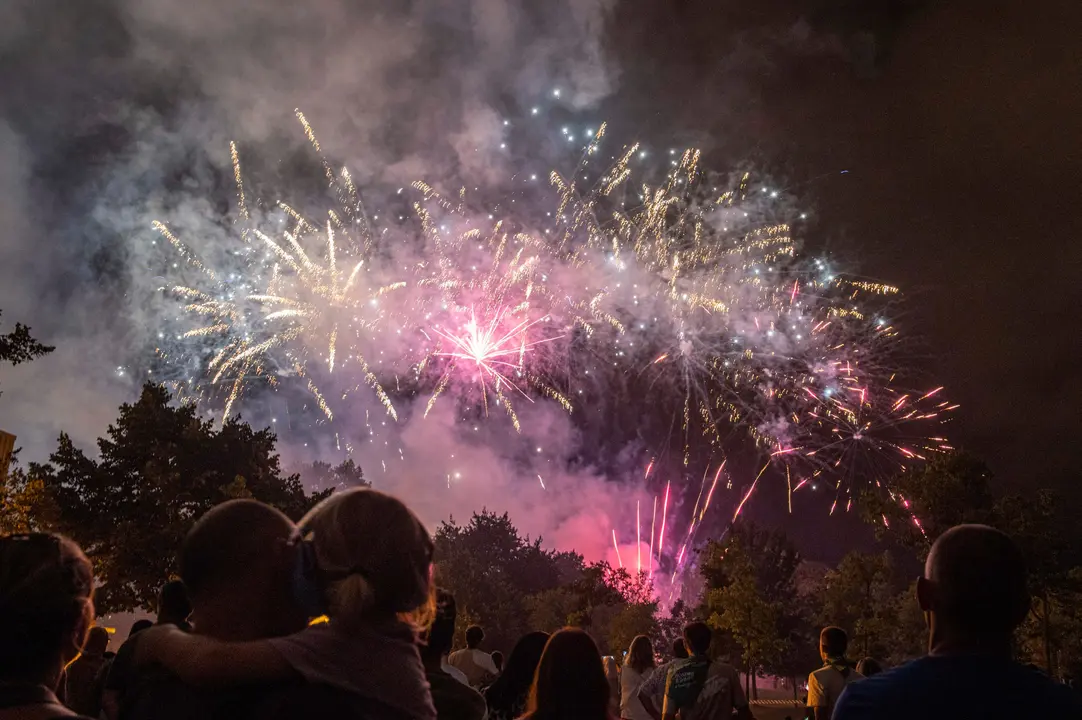 Fuegos artificiales en las Fiestas de la Virgen Grande de Torrelavega, en una foto de archivo. / ALERTA