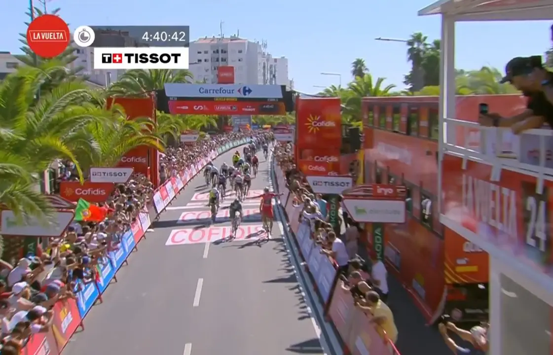 El ciclista belga Wout van Aert ha ganado este lunes al esprint la tercera etapa. / LaVuelta
