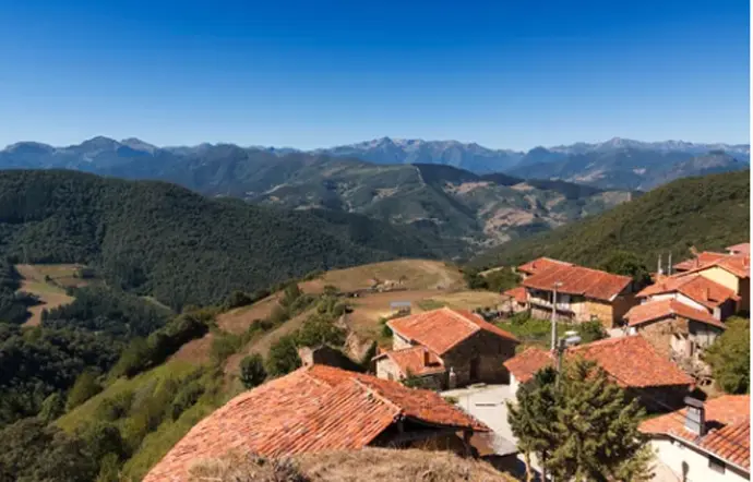 Las casas rurales son una oportunidad para adentrarse de lleno en la tradici&oacute;n de Cantabria. / A.S.