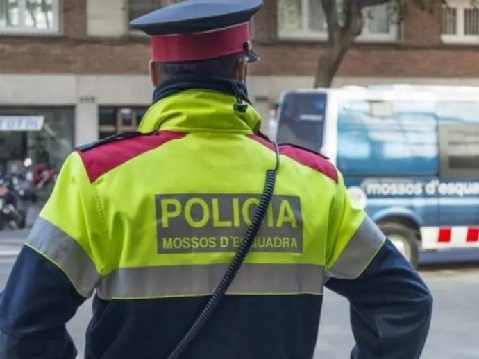 Un agente de Mossos d'Esquadra . / x