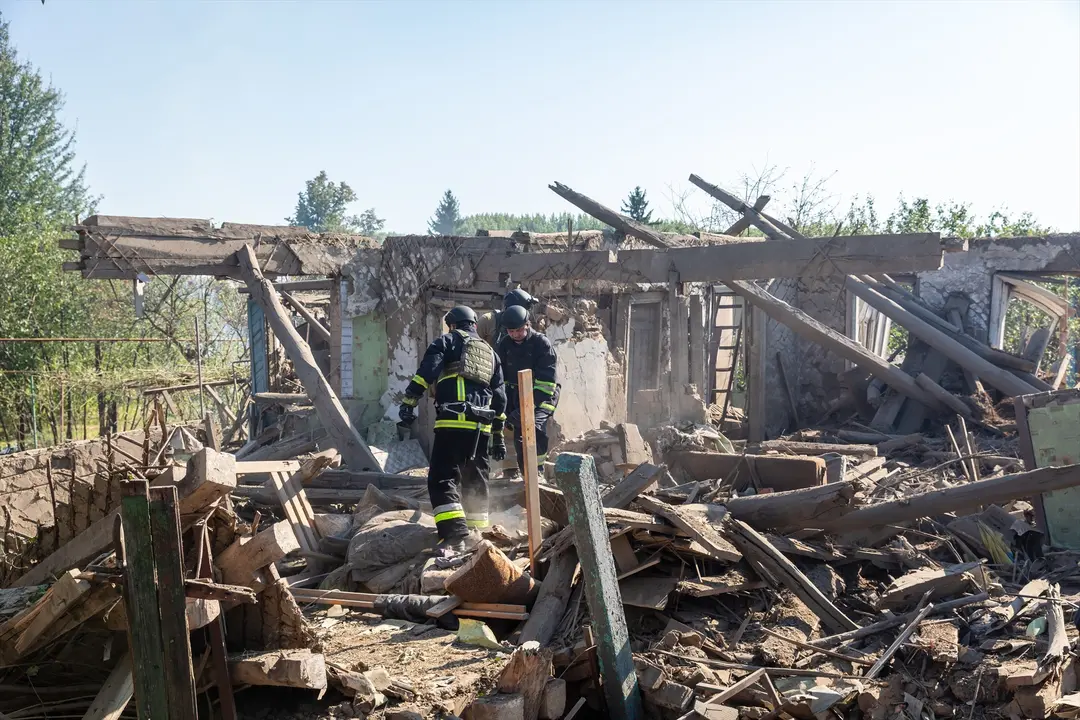 Una estructura destruida tras un ataque en la guerra. EP