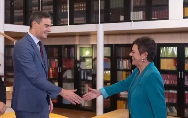 El secretario de Organizaci&oacute;n del Partido Socialista, Santos Cerd&aacute;n y el presidente del Gobierno Pedro S&aacute;nchez, reciben a la portavoz de EH Bildu en el Congreso de los Diputados, Mertxe Aizpurua. /  Eduardo Parra (EP)