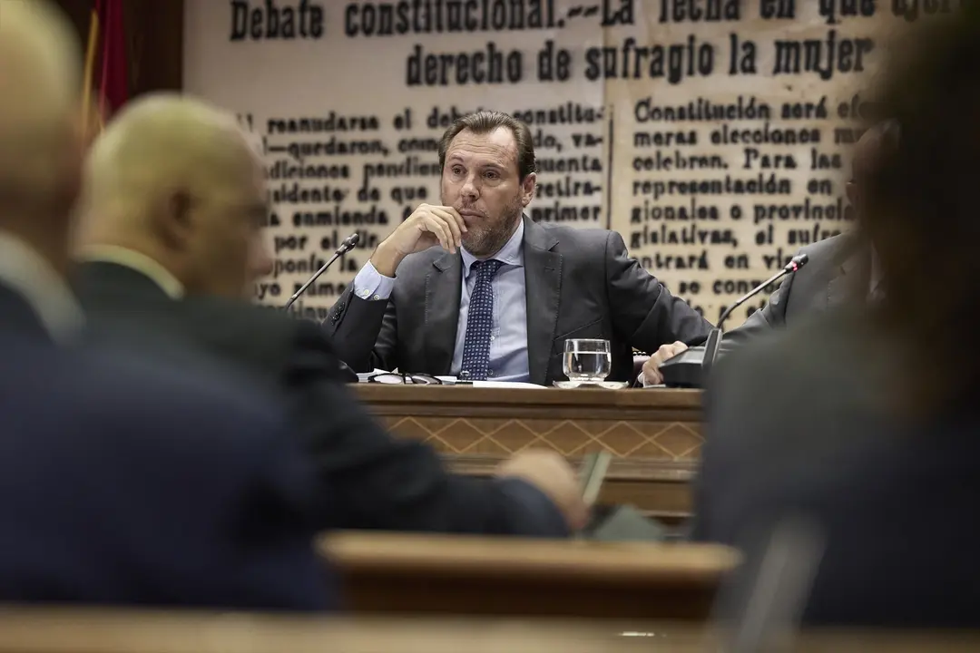 El ministro de Transportes y Movilidad Sostenible, &Oacute;scar Puente, durante su comparecencia ante la Comisi&oacute;n de Transportes y Movilidad Sostenible del Senado. Jes&uacute;s Hell&iacute;n