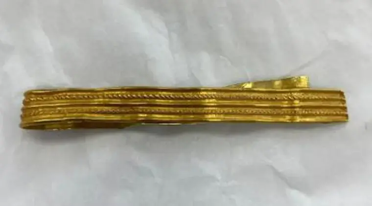 Se confirm&oacute; que una pieza de joyer&iacute;a de oro encontrada hace dos a&ntilde;os data del per&iacute;odo romano. (Consejo del Distrito de Chichester)