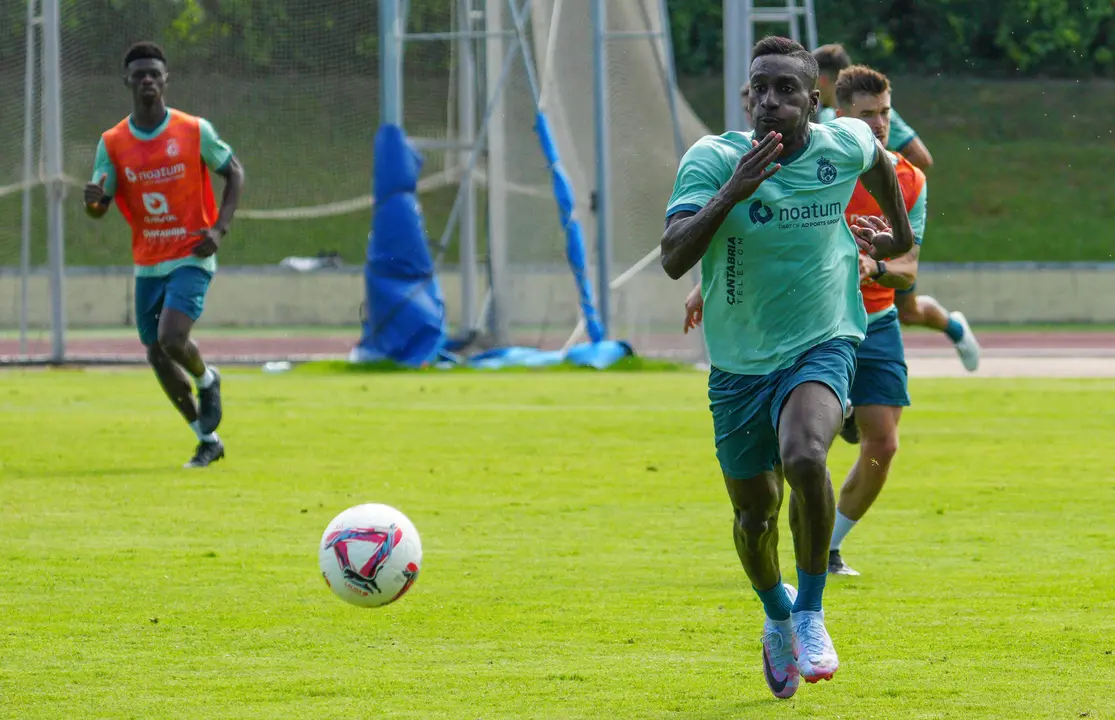 Varios jugadores del Racing durante el entrenamiento.