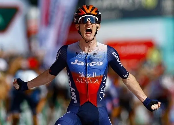 Eddie Dunbar celebra su victoria en la etapa 11 de La Vuelta. / EP