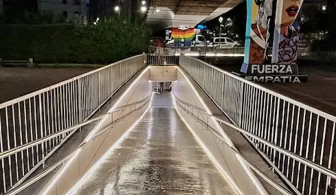 Luces en pasos subterr&aacute;neos.. / A.E