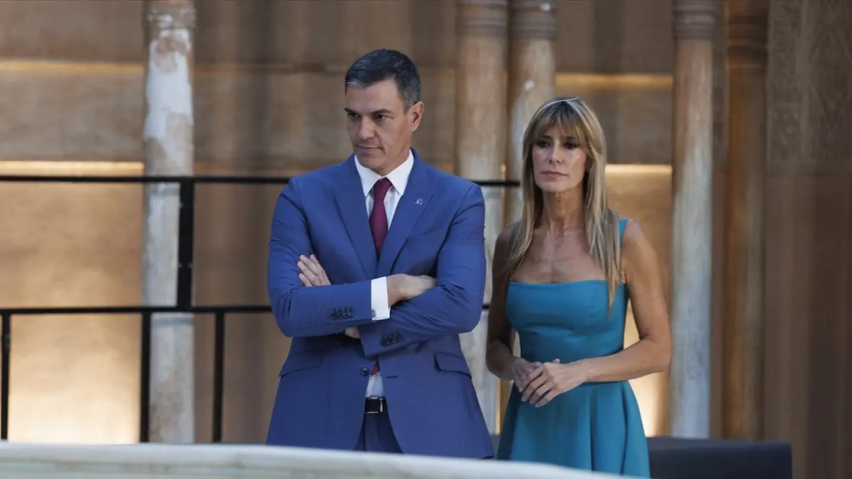El presidente del Gobierno, Pedro S&aacute;nchez, y su esposa, Bego&ntilde;a G&oacute;mez. / &Aacute;lex C&aacute;mara / Archivo