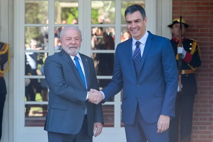 El presidente del Gobierno espa&ntilde;ol, Pedro S&aacute;nchez (d), se re&uacute;ne con el presidente brasile&ntilde;o, Lula da Silva, en el Palacio de La Moncloa en Madrid, Espa&ntilde;a, el 26 de abril de 2023.
Fecha: 26/04/2023.

Foto de ARCHIVO

Firma: Europa Press / Contacto / Gustavo Valiente - S&oacute;lo para uso en Espa&ntilde;a