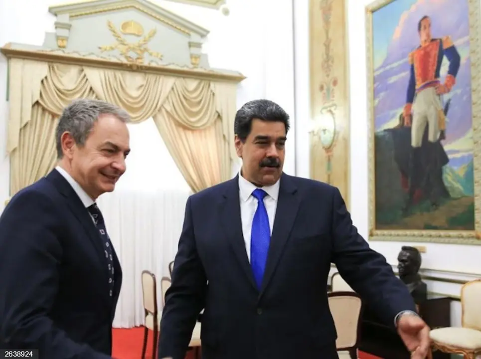 El expresidente espa&ntilde;ol, Jos&eacute; Luis Rodr&iacute;guez Zapatero, junto a Nicol&aacute;s Maduro. / EP / Archivo