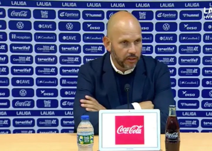 El entrenador del Racing, Jos&eacute; Alberto, tras el partido contra el Tenerife. / A.E.