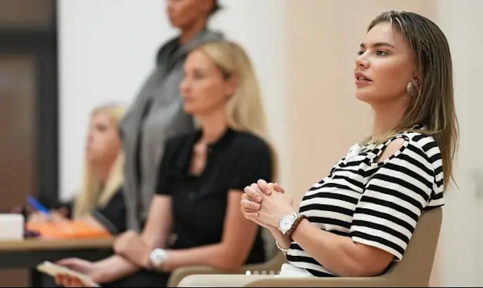 Alina Kabaeva durante una presentaci&oacute;n de gimnasia r&iacute;tmica. / IG