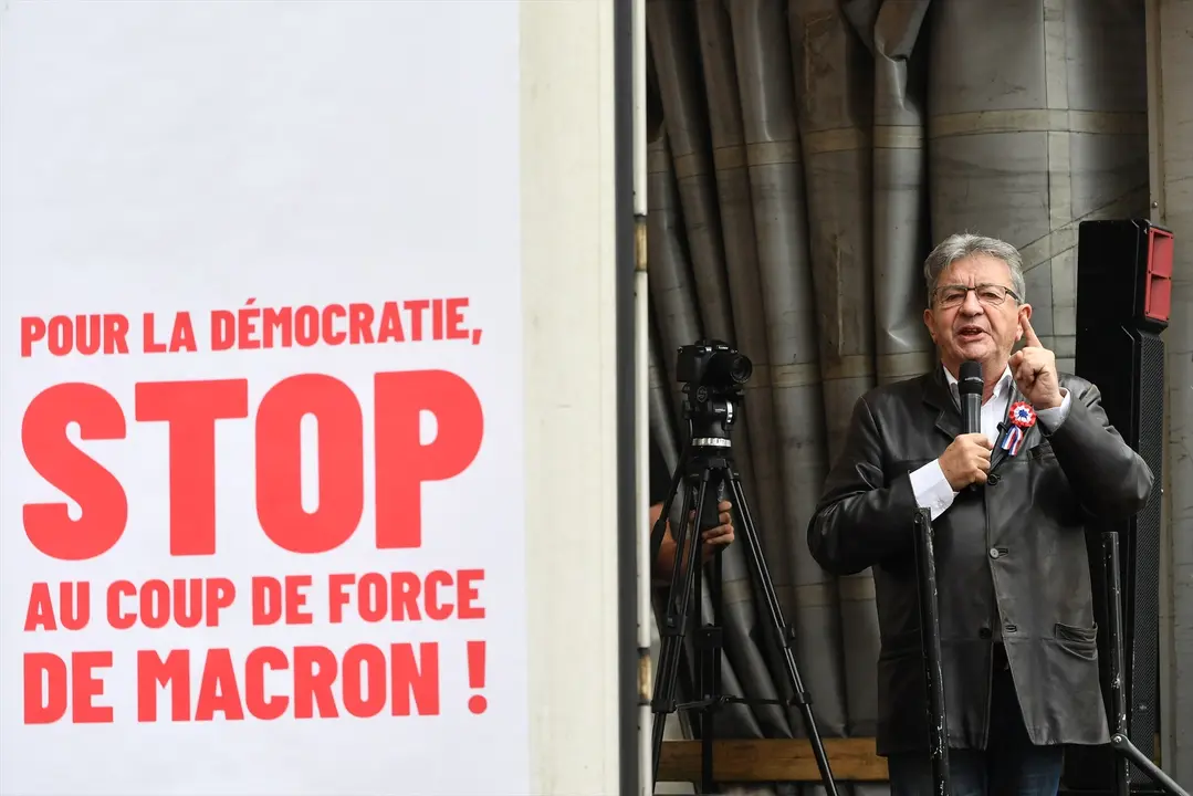 Jean-Luc Melenchon presente en la manifestaci&oacute;n contra el ''golpe de fuerza'' del presidente franc&eacute;s Emmanuel Macron. / EP