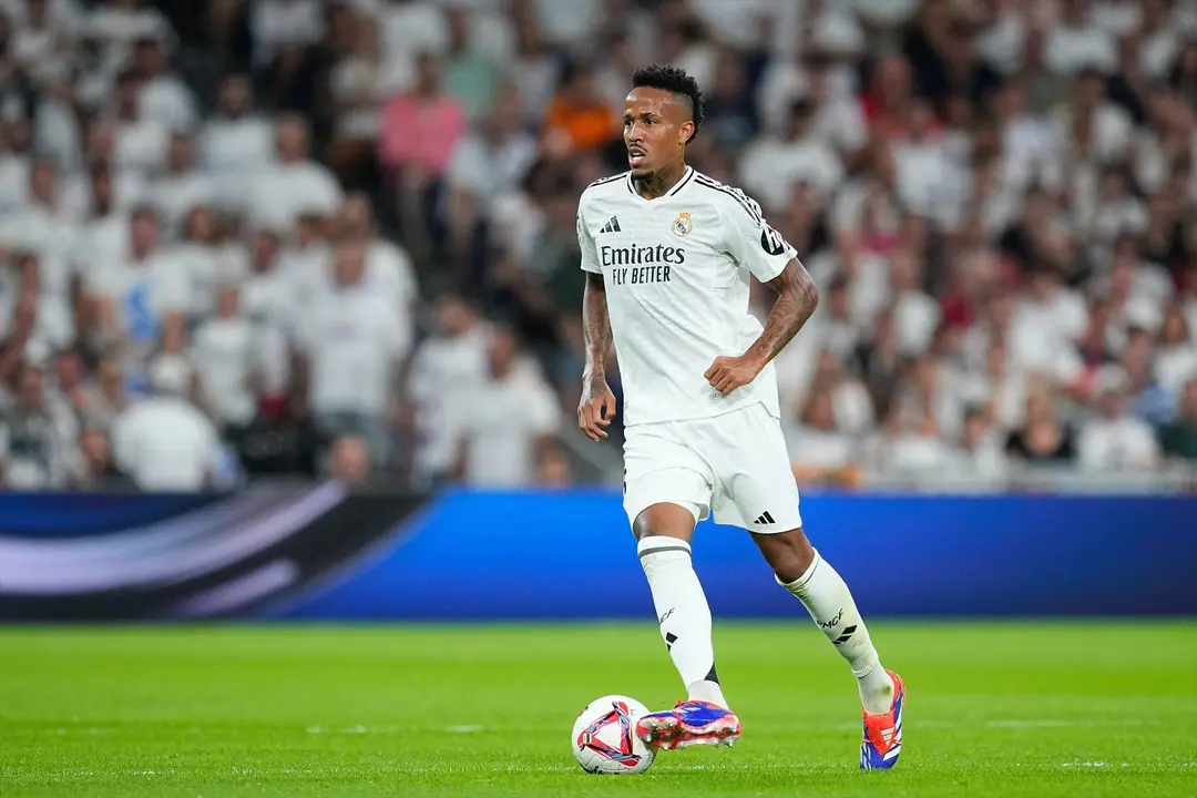 El brasile&ntilde;o, &Eacute;der Militao, durante un partido con el Real Madrid. / Oscar J. Barroso