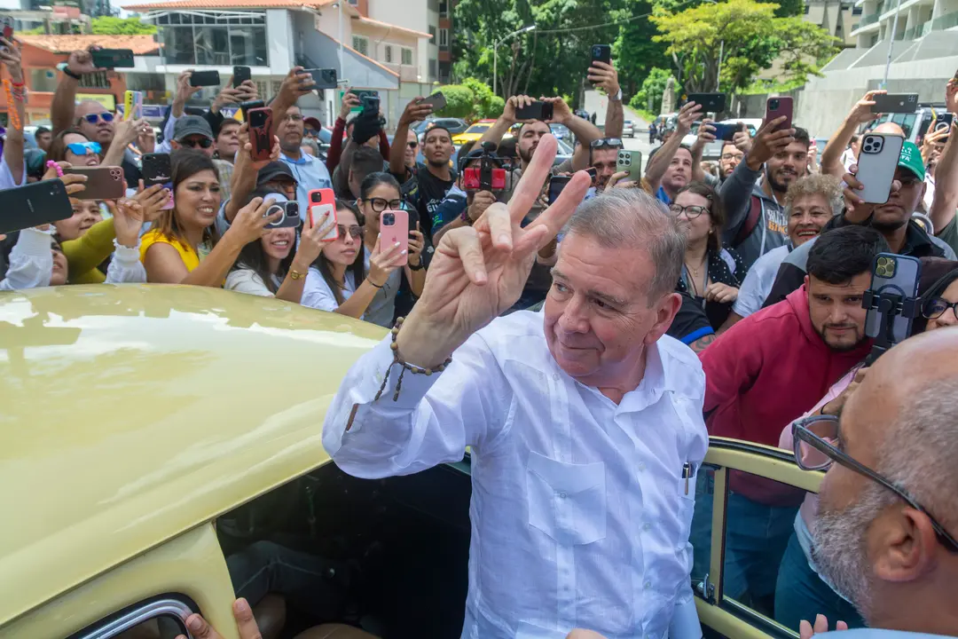 El candidato opositor Edmundo Gonz&aacute;lez Urrutia llegando a su centro de votaci&oacute;n...D&iacute;a de elecciones presidenciales en Venezuela, donde el actual presidente Nicol&aacute;s Maduro y el candidato opositor Edmundo Gonz&aacute;lez Urrutia


Firma: Europa Press / Contacto / Jimmy Villalta