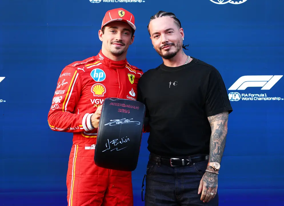 Leclerc se lleva la 'pole' en Azerbaiy&aacute;n de la mano de J Balvin. / F1
