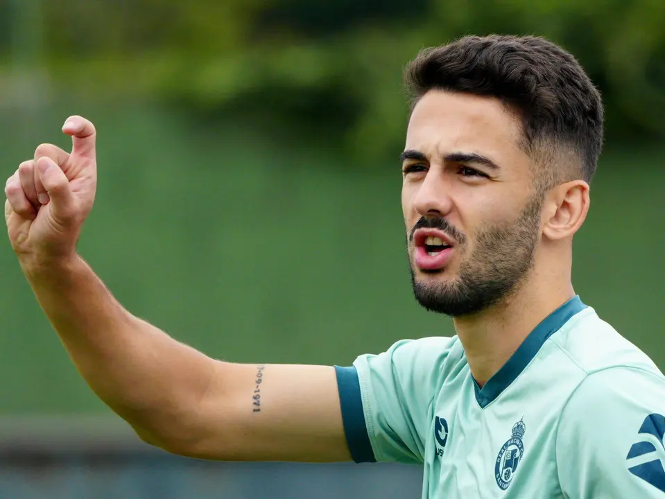 Andr&eacute;s durante un entrenamiento con el Racing. / RRC